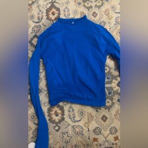 cute movement workout shirt, long sleeve, fitted. size medium.